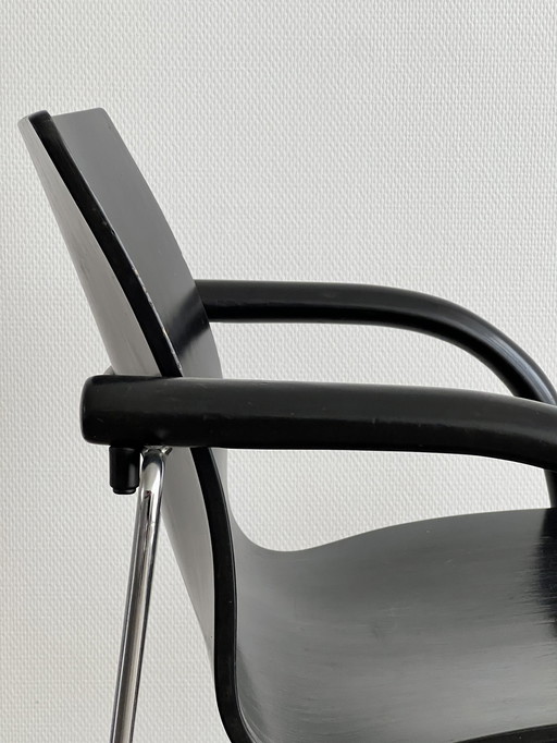 Thonet S320 van Wulf Schneider en Ulrich Bohme