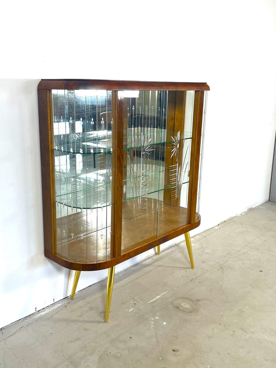 Image 1 of vitrinekast met houten afwerking in art deco stijl