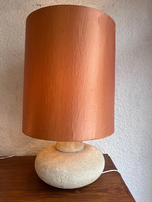 Brutalistische stenen lamp