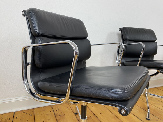 Image 1 of Set van 4 Eames stoelen met zachte bekleding EA 207 Vitra bureaustoel