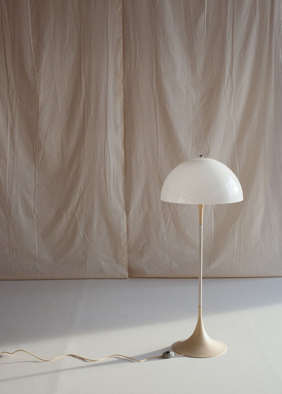 Image 1 of Verner Panton voor Louis Poulsen Panthella vloerlamp