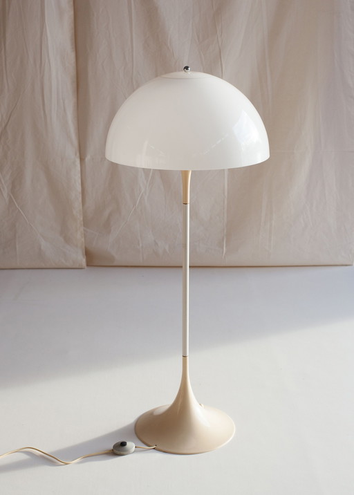 Verner Panton voor Louis Poulsen Panthella vloerlamp