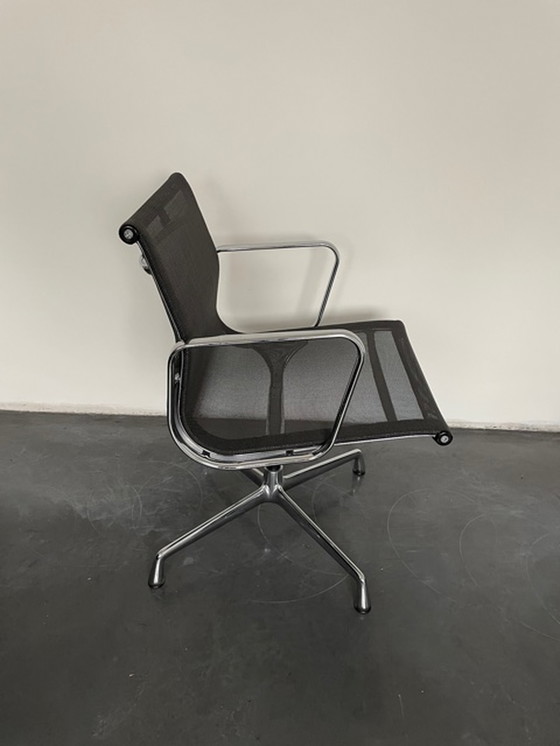 Image 1 of 2 Stuks Charles & Ray Eames - EA104