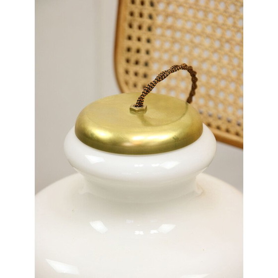 Image 1 of Vintage hanglamp van messing en opaline glas, Italië 1950