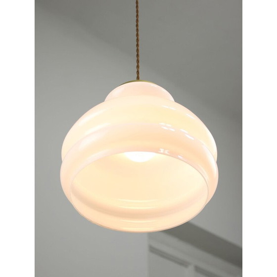 Image 1 of Vintage hanglamp van messing en opaline glas, Italië 1950