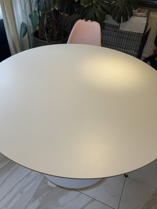 Artifort circle tafel 