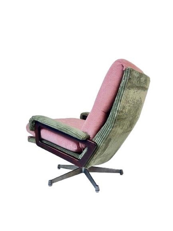 Image 1 of Draaifauteuil ‘King’ Chair Strässle André Van Den Breuck Roze En Groen