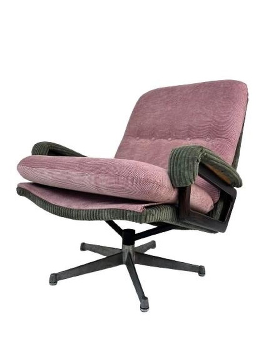 Image 1 of Draaifauteuil ‘King’ Chair Strässle André Van Den Breuck Roze En Groen