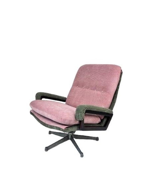 Image 1 of Draaifauteuil ‘King’ Chair Strässle André Van Den Breuck Roze En Groen