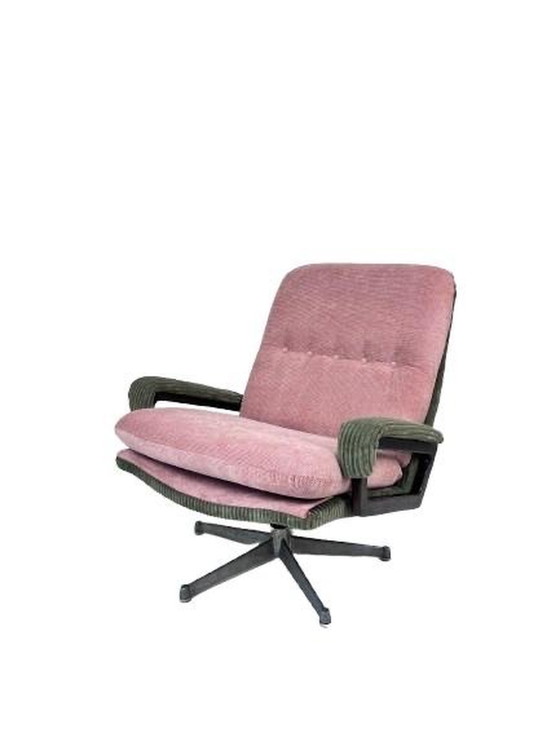 Image 1 of Draaifauteuil ‘King’ Chair Strässle André Van Den Breuck Roze En Groen