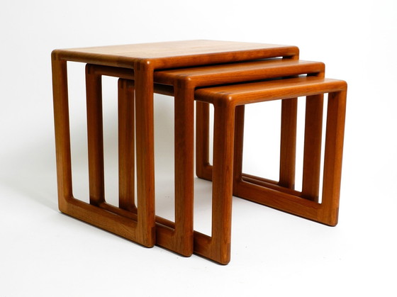 Image 1 of Prachtige solide Mid Century set van 3 teak houten Nesting Tables