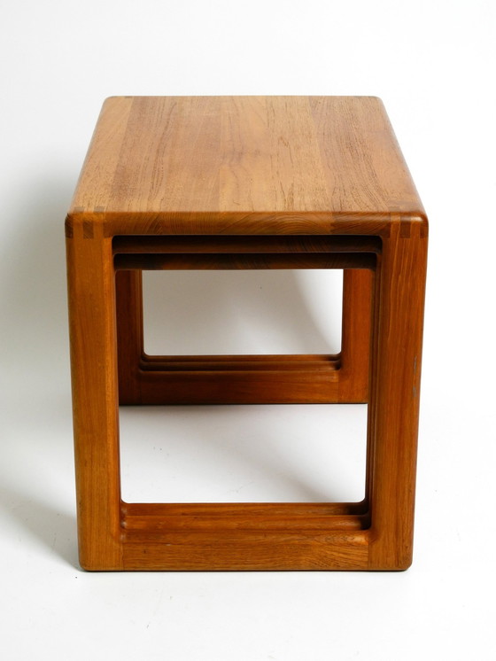 Image 1 of Prachtige solide Mid Century set van 3 teak houten Nesting Tables