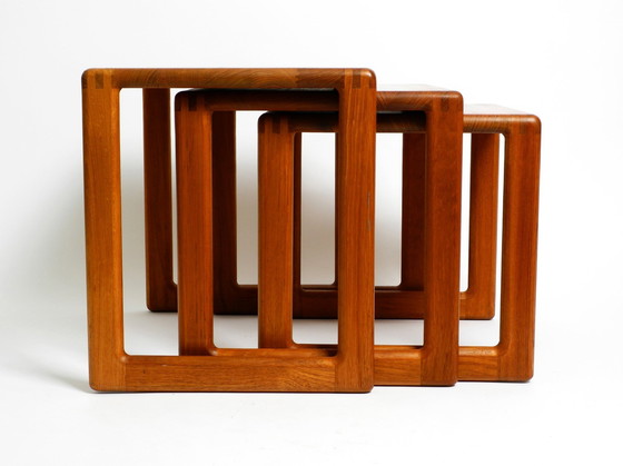 Image 1 of Prachtige solide Mid Century set van 3 teak houten Nesting Tables