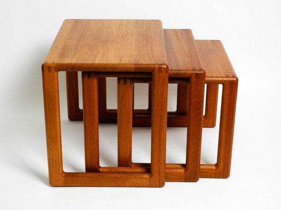 Image 1 of Prachtige solide Mid Century set van 3 teak houten Nesting Tables