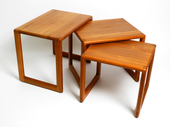 Image 1 of Prachtige solide Mid Century set van 3 teak houten Nesting Tables