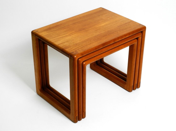 Image 1 of Prachtige solide Mid Century set van 3 teak houten Nesting Tables