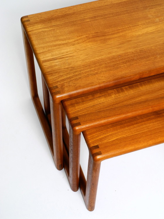 Image 1 of Prachtige solide Mid Century set van 3 teak houten Nesting Tables