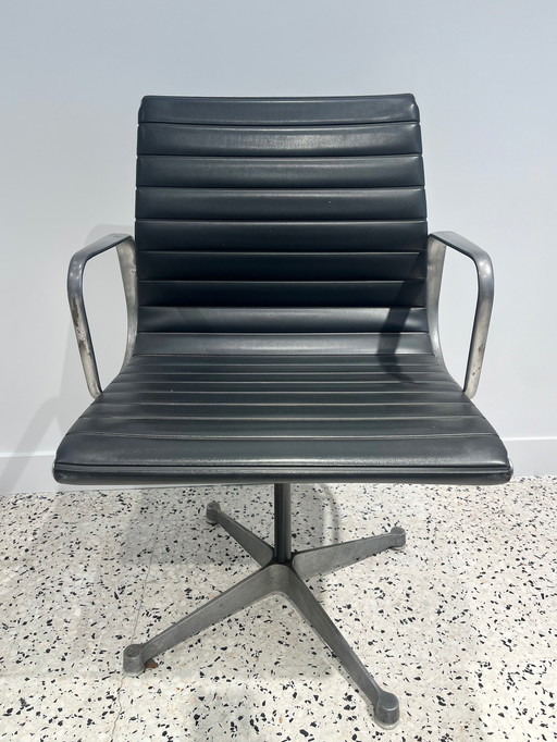 Ea108 Fauteuil van Charles Eames, Herman Miller Editie, Circa 1960.