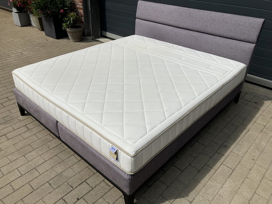 Image 1 of Zeer recente Auping Criade Boxspring 180 x 200 Lichtgrijs Topstaat!