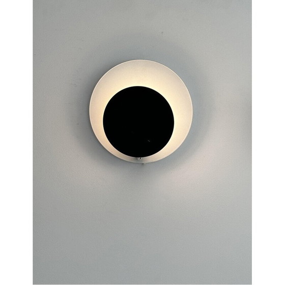 Image 1 of Vintage "Cirkle" wandlamp in zwart en wit gelakt metaal, Denemarken 1970