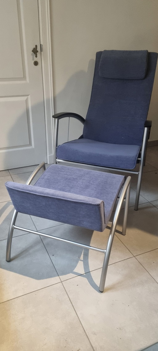 2x Kebe Lounge Stoelen Plus Voetenbankjes