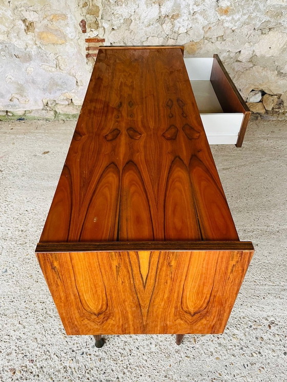 Image 1 of Mid Century, gevlamd walnoten dressoir, jaren 1960