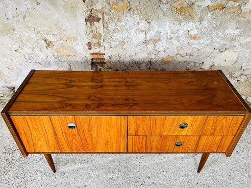 Mid Century, gevlamd walnoten dressoir, jaren 1960