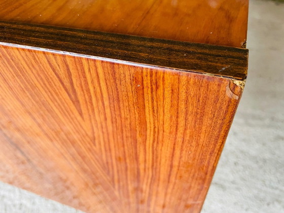 Image 1 of Mid Century, gevlamd walnoten dressoir, jaren 1960