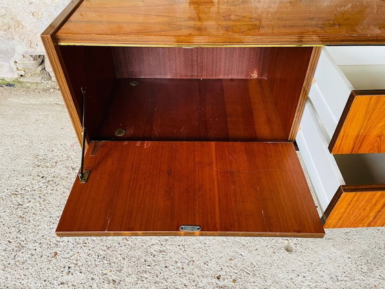 Image 1 of Mid Century, gevlamd walnoten dressoir, jaren 1960