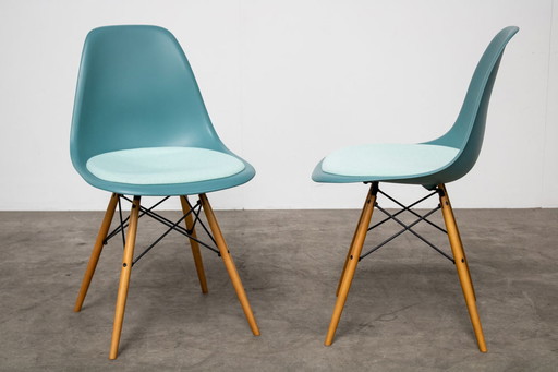 2x Vitra Plastic chair DWS 