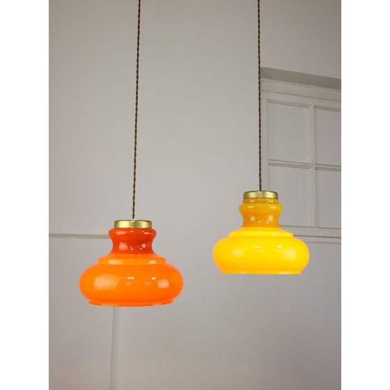 Image 1 of Paar vintage hanglampen van messing en glas