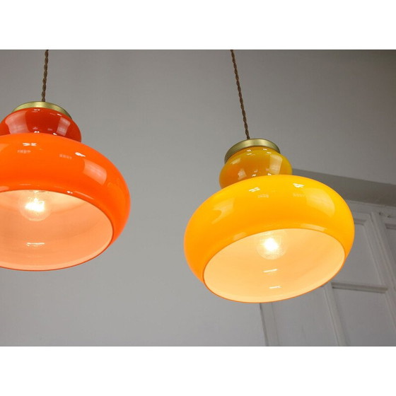 Image 1 of Paar vintage hanglampen van messing en glas