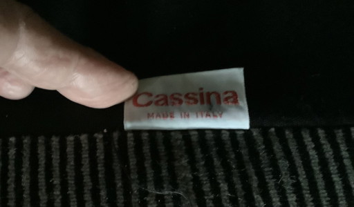 2X Tweeëneenhalfzitsbank Model Cassina Maralunga Grijs Zwart Gestreept.