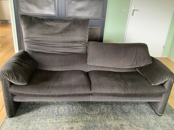 Image 1 of 2X Tweeëneenhalfzitsbank Model Cassina Maralunga Grijs Zwart Gestreept.