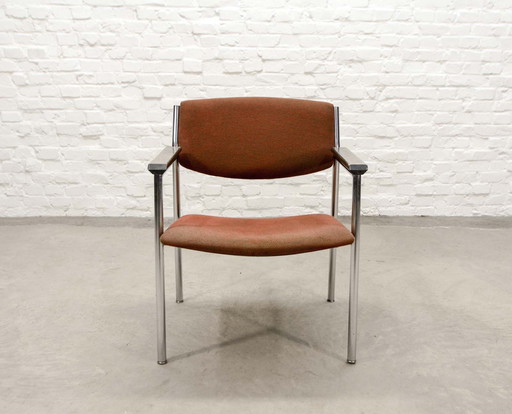 Gijs van der Sluis Dutch Design Chroom en Duo Tone stoffen bijzetstoel. Nederland, jaren 1960.