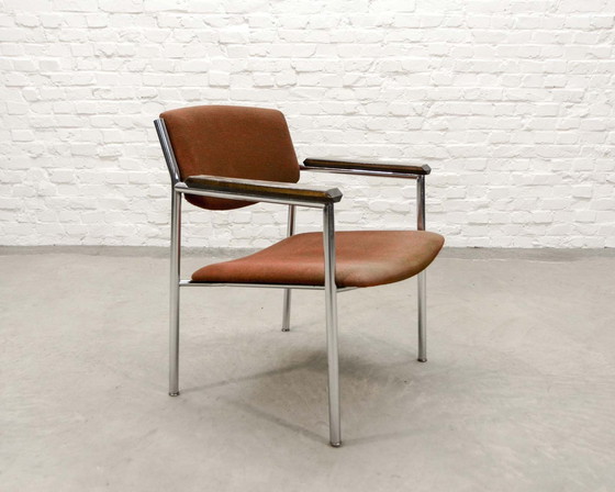 Image 1 of Gijs van der Sluis Dutch Design Chroom en Duo Tone stoffen bijzetstoel. Nederland, jaren 1960.