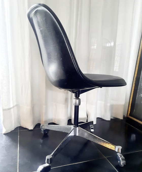 Image 1 of 4x Eames Fiberglass side chair Herman Miller