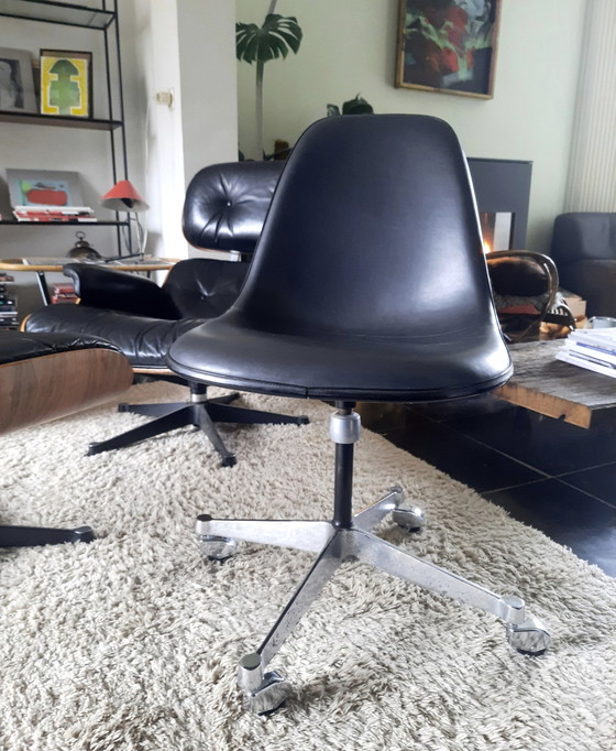 Image 1 of 4x Eames Fiberglass side chair Herman Miller