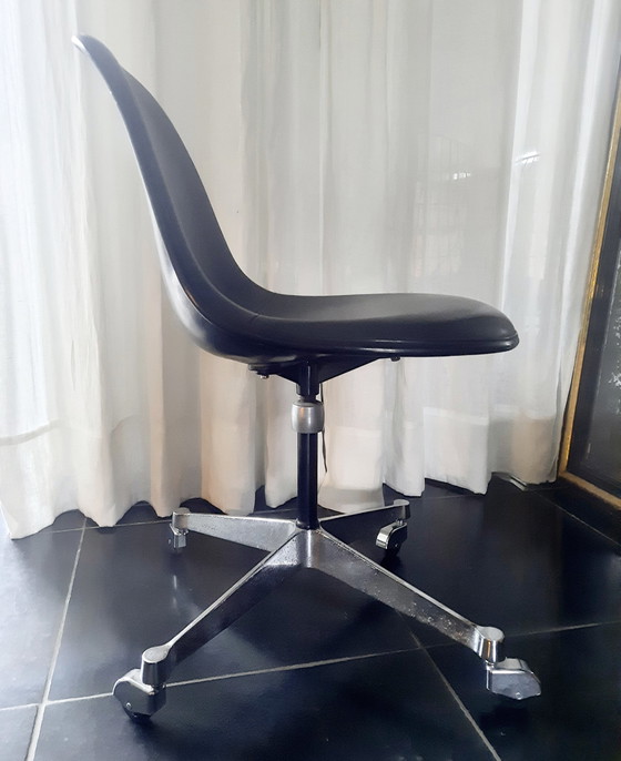 Image 1 of 4x Eames Fiberglass side chair Herman Miller