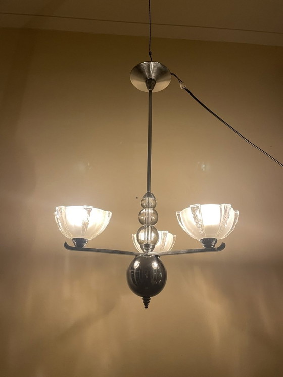 Image 1 of Lamp Jaren 30 Art Deco 3 Armen Met Matglazen Schalen Verchroomd Frans Hanglamp