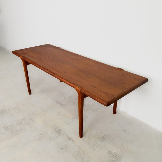 Image 1 of Teakhouten woonkamertafel van Niels O. Møller voor Jl Møllers Møbelfabrik