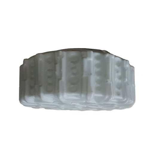 Melkglas wandlamp met reliëfpatroon