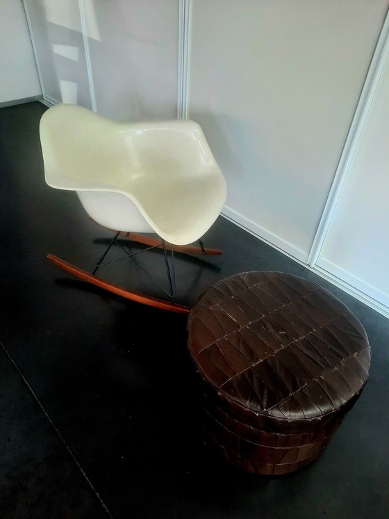 Image 1 of Vintage lederen opgelapte poef met opbergruimte