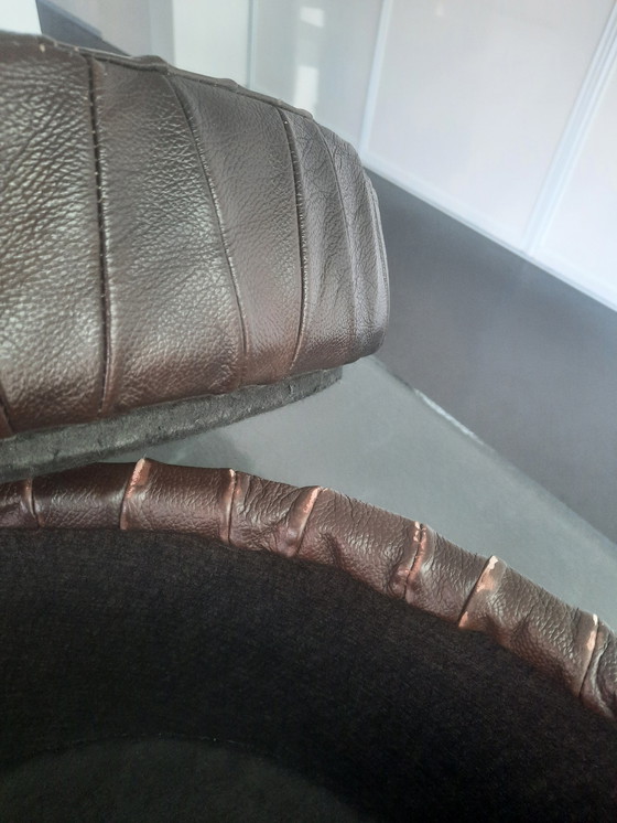 Image 1 of Vintage lederen opgelapte poef met opbergruimte