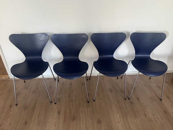 Image 1 of 4x Fritz Hansen Vlinderstoel blauw