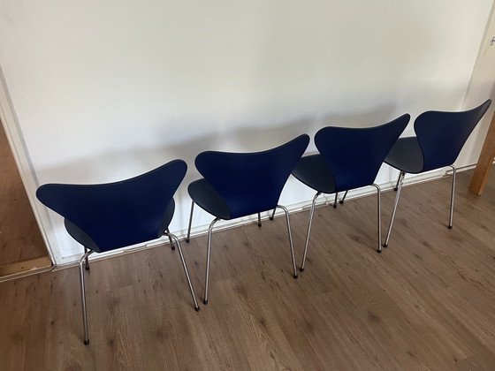 Image 1 of 4x Fritz Hansen Vlinderstoel blauw