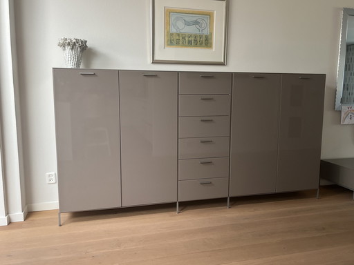 Montis Dressoir, Model Intu Van Ontwerper Niels Bendtsen