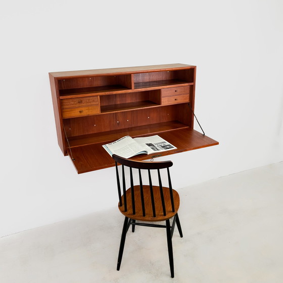 Image 1 of Hoogwaardig teak hangend bureau