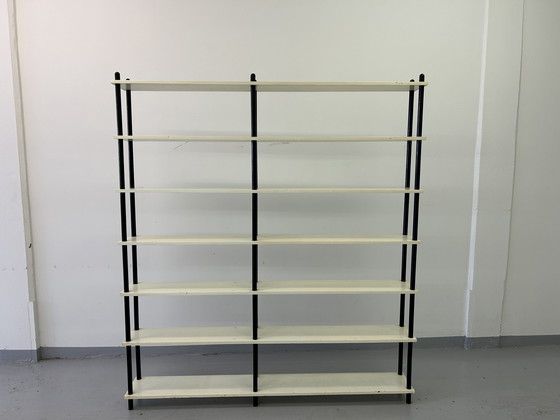 Image 1 of Grote Stokkenkast wall unit door Willem Lutjens