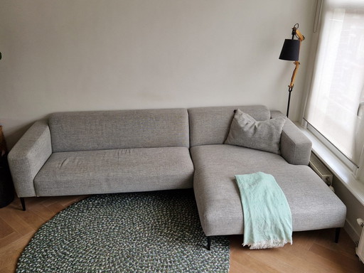 Koozo Fay 1045 couch with chaise longue